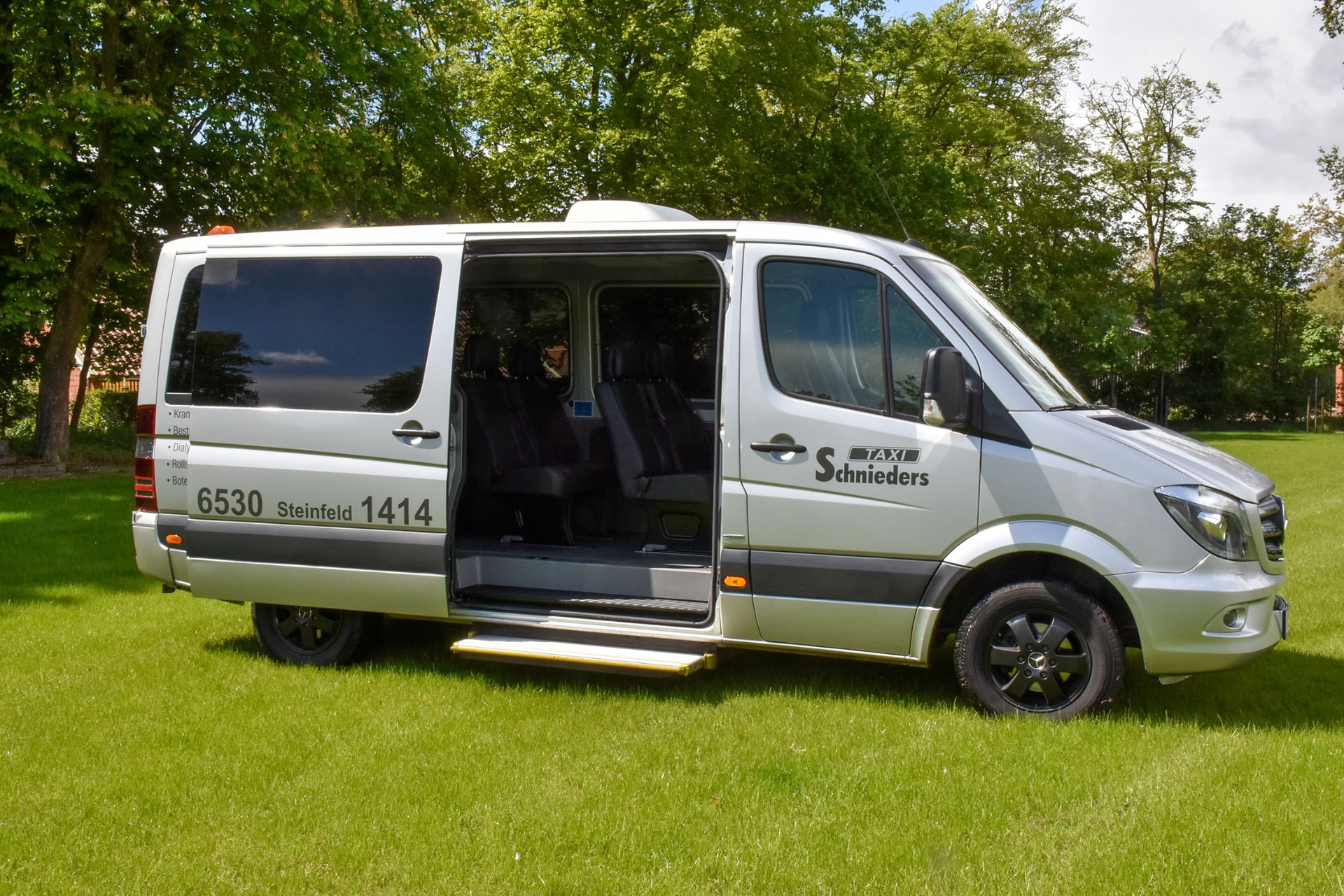 Mercedes Sprinter Kleinbus – Seitenansicht